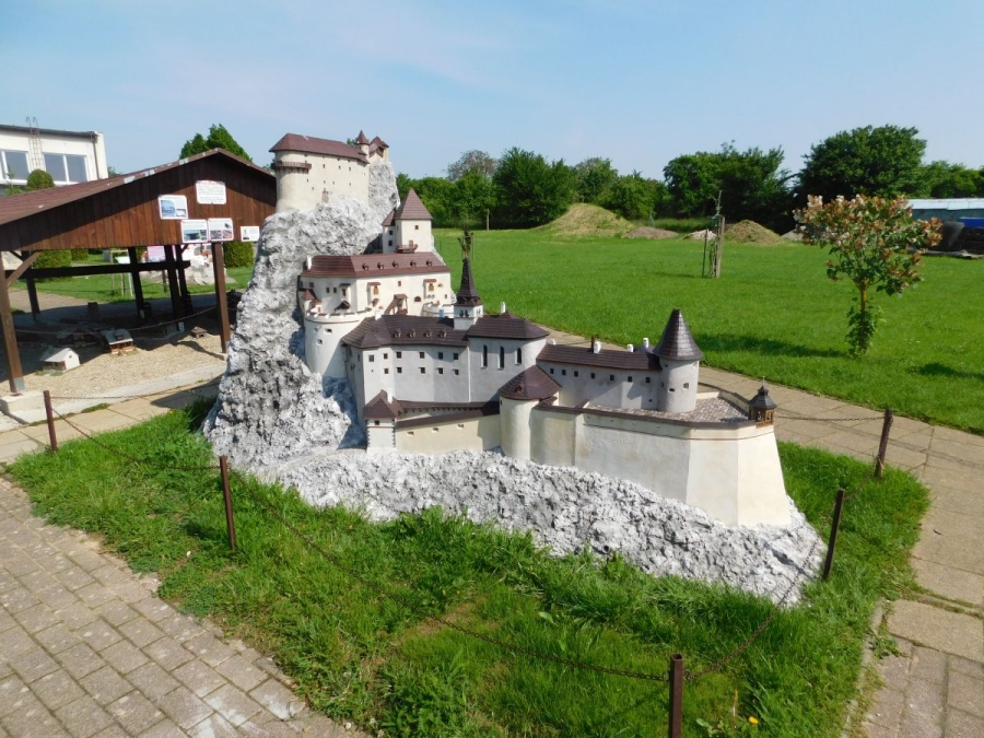 Orava Castle - Park of miniatures